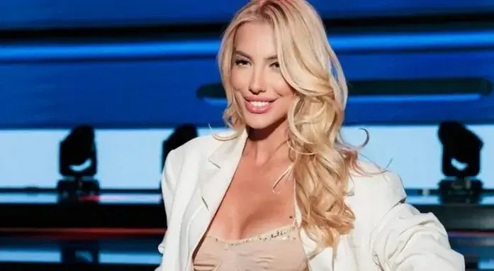 Маги Томова шокира с опасно шофиране без ръце!