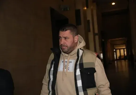 На вниманието на КАТ: Миро Дзвера продава „удавени“ и опасни коли