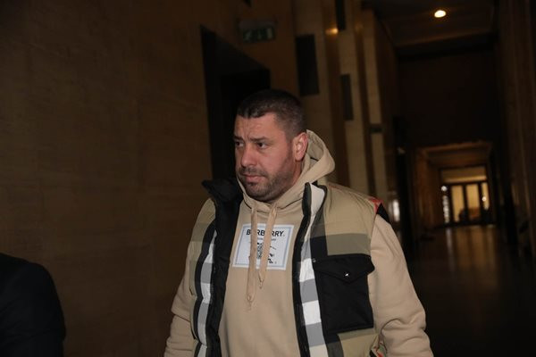 На вниманието на КАТ: Миро Дзвера продава „удавени“ и опасни коли
