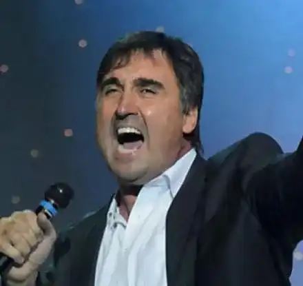 Най-романтичният естраден изпълнител Веселин Маринов: За мен почивката е нещо свято!