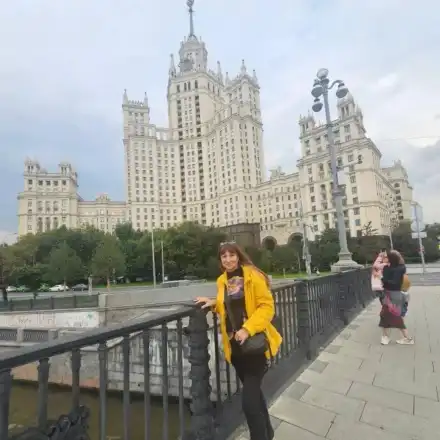 Наша певица се снима пред най-скъпата сграда в Русия