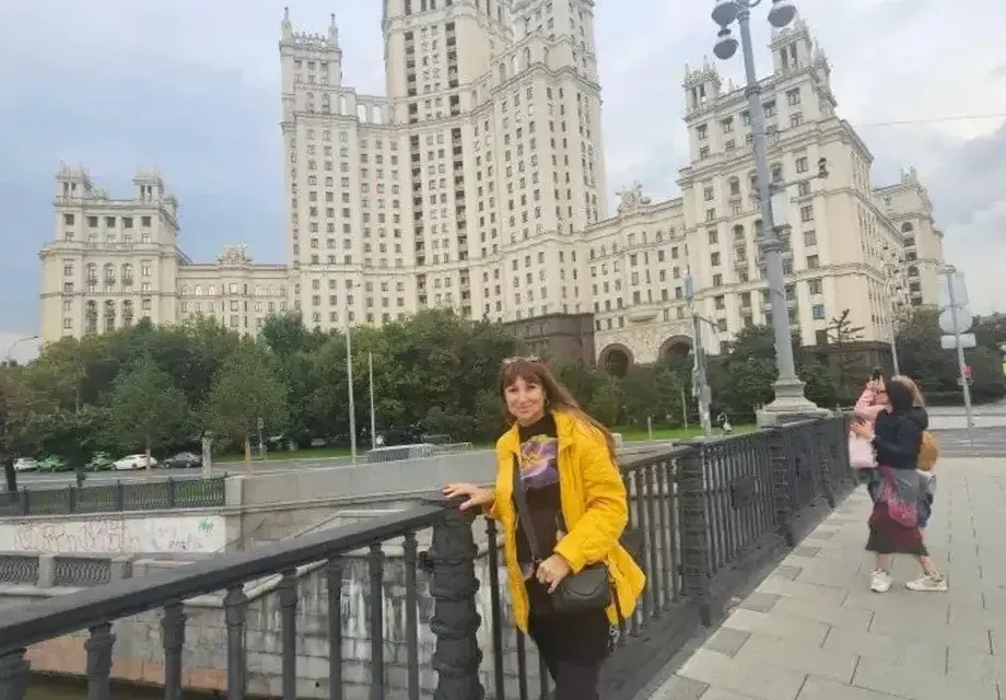 Наша певица се снима пред най-скъпата сграда в Русия