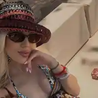 Натали Трифонова разтърсва Гърция с бременния си блясък!