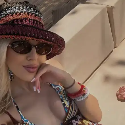 Натали Трифонова разтърсва Гърция с бременния си блясък!