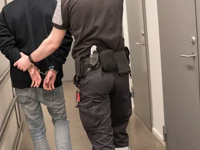 Скандал в София: Учител арестуван за секс с 13-годишна ученичка!