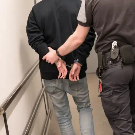 Скандал в София: Учител арестуван за секс с 13-годишна ученичка!