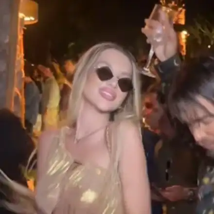 Пачавра! Велина Узунова тръгна без гащи. Котето й плаче за бръснач (УНИКАЛНИ СНИМКИ)