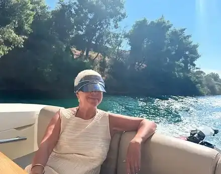 Кристина Патрашкова с шокираща каска за 800 евро в Гърция!