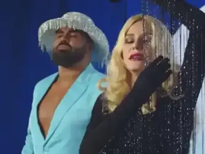 Полиция на снимки на Азис и Мила Роберт