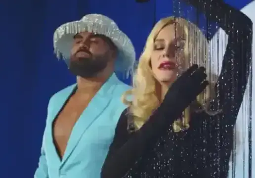 Полиция на снимки на Азис и Мила Роберт