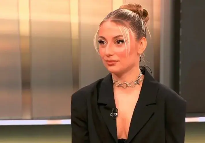 „Скромната“ Михаела Маринова шокира с годежа си в ефир! ВИЖ ТУК!