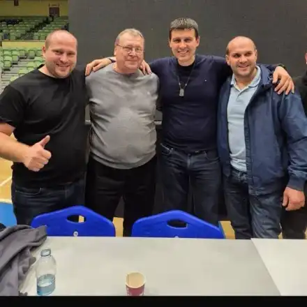 ПОЗОР! Сектата “Величие” на Ивелин Михайлов си прави евтин пиар с водната криза в Плевен