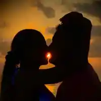 Рачков се вдетени! Вики показа как се целуват на залез слънце: Митето никога не е правил такива „панаири“! (СНИМКИ)