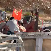 Радев си вкара грандиозен автогол! Кога ще отговори защо гардове на НСО го пазят с телата си на плажа