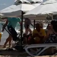 Радев си вкара грандиозен автогол! Кога ще отговори защо гардове на НСО го пазят с телата си на плажа