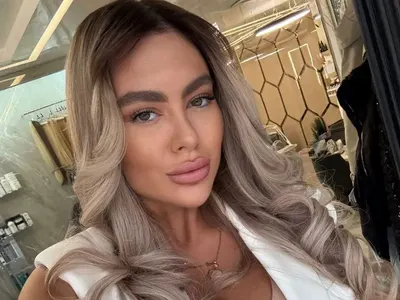 Рекорд! Чалга певицата Малена заби 70-годишен