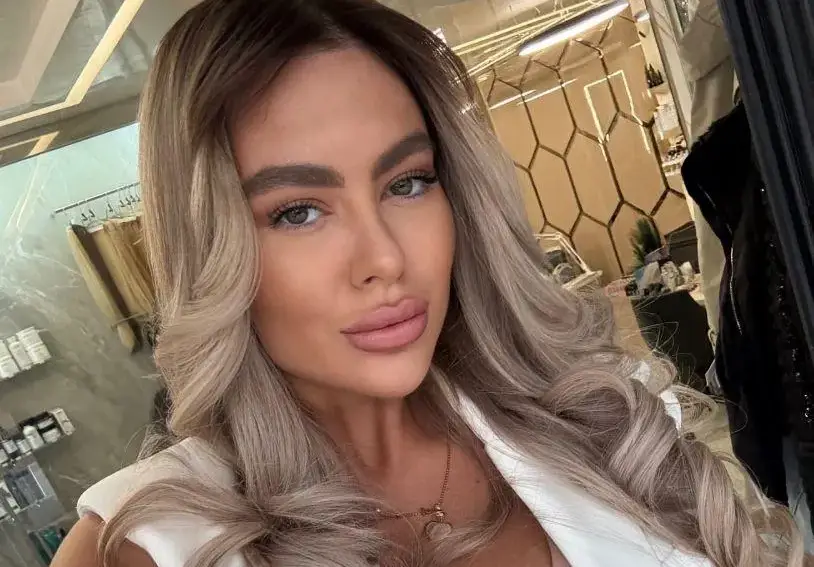 Рекорд! Чалга певицата Малена заби 70-годишен