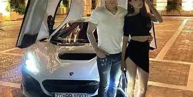 Ревност или завист: Евгени Генчев захапа Валерия, тя обаче го заби в земята! (ВИЖ ТУК)
