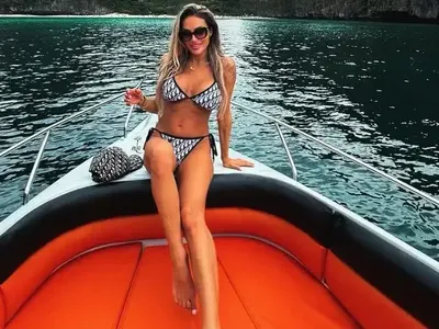 Русата Златка с КРИВ СИЛИКОН, но самочувствие до небето (Снимки)