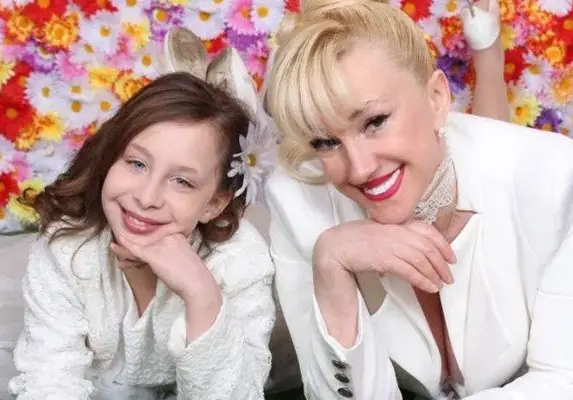 Сашка Васева празнува 18-ия рожден ден на щерка си