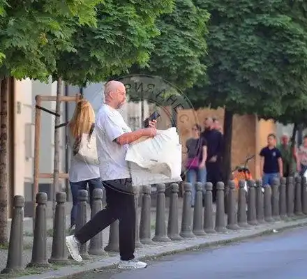 Ники Михайлов разпилява хилядарки в бутици на София!