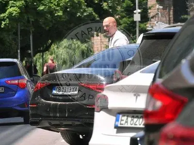 Ники Михайлов разпилява хилядарки в бутици на София!