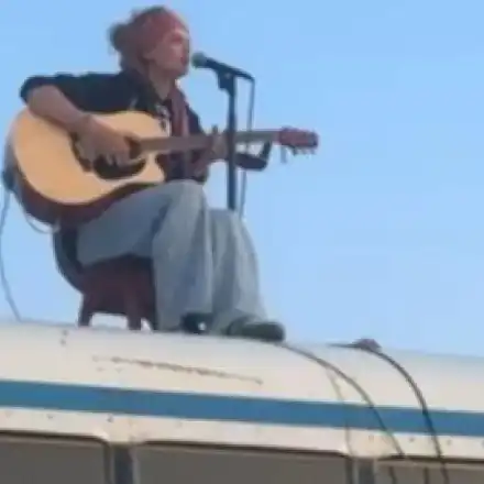 Щерката на  Вергов взе,  че и пропя