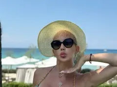 Що за майка?! Бременната Антония Петрова рискува бебето си, за да бъде „кифла“