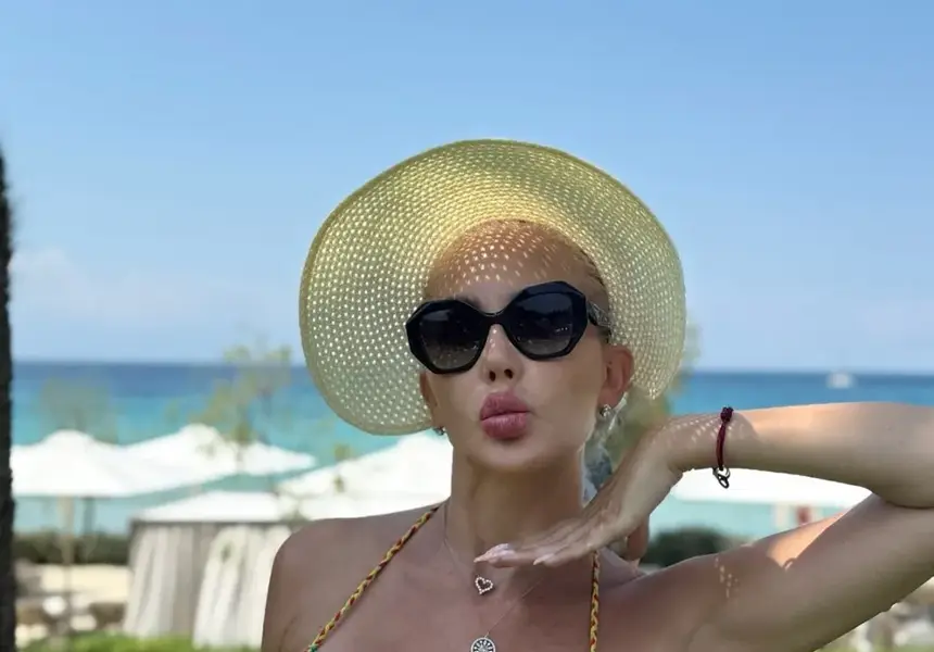 Що за майка?! Бременната Антония Петрова рискува бебето си, за да бъде „кифла“