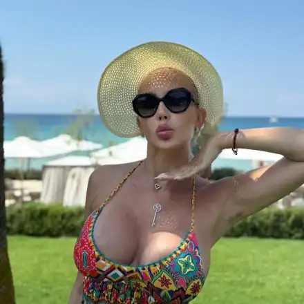 Що за майка?! Бременната Антония Петрова рискува бебето си, за да бъде „кифла“