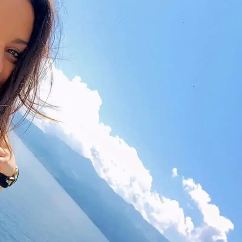 Симона Загорова катери връх Ботев  с къса пола (СНИМКИ)