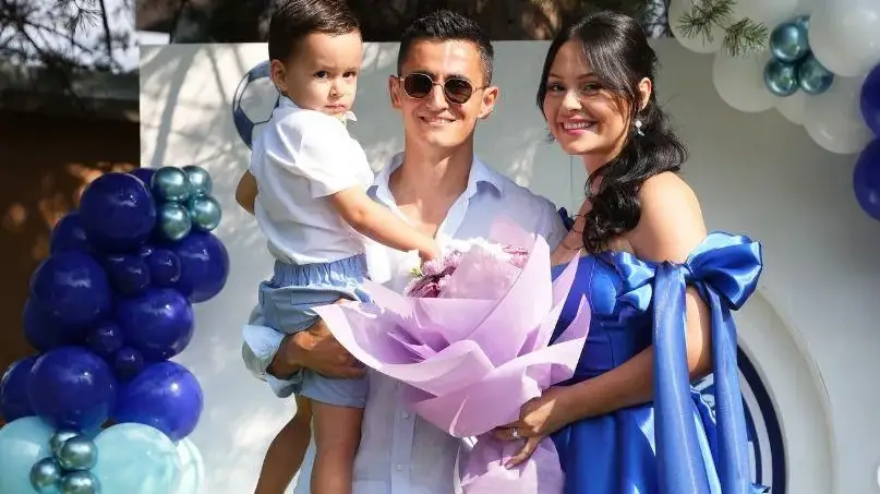 Синът на Радост и Мечката става футболист (Двойката загуби близнаци преди 5 месеца)