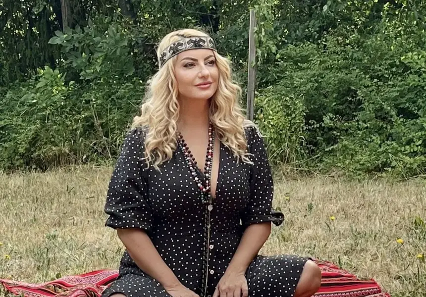 След развода: Нели от „Търси се“ съвсем слънчаса! (Прекръсти се на Въздигната от Бог)