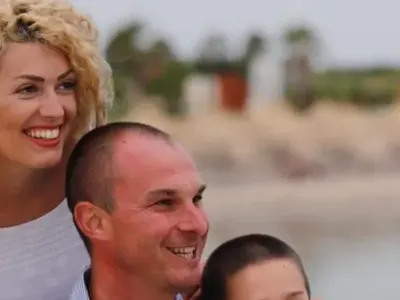 След развода с кръшкача Бакърджиев: Хубавата Гергана Гунчева ПОСЪРНА! (на море е с децата, но е тъжна - СНИМКИ)