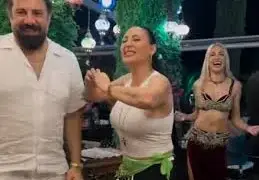 Скандал на купона: Софи Маринова без сутиен взриви Свети Влас!