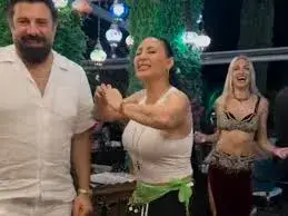 Скандал на купона: Софи Маринова без сутиен взриви Свети Влас!