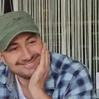 Стефан Вълдобрев: Как китарата ми донесе свобода след мъчителното пиано