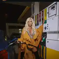 Топ е! Андреа се стопи