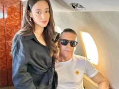 Валерия Георгиева ИЗНАГЛЯ: Завиждайте на уникалната кола с 50 бройки!