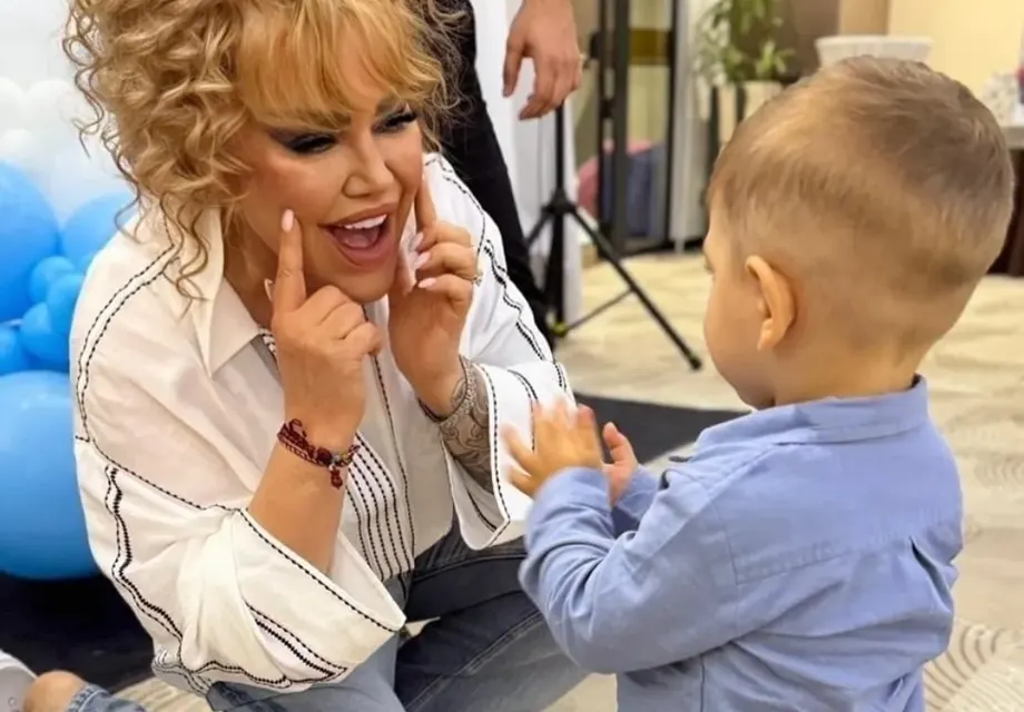 Ваня Червенкова шокира с нова роля - стана кръстница на момченце!