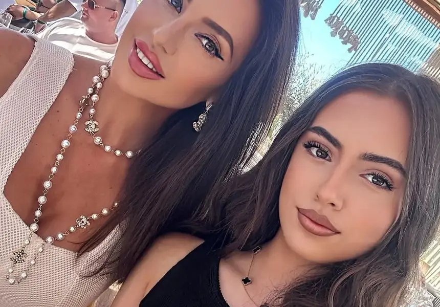 Висок лукс на плажа! Наталия Гуркова с перли за милиони!