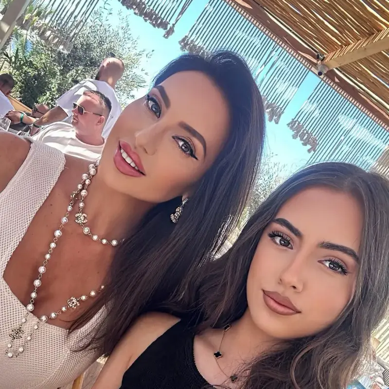 Висок лукс на плажа! Наталия Гуркова с перли за милиони!