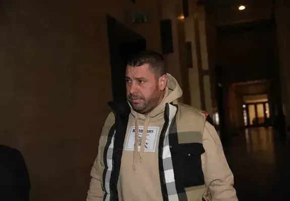 На вниманието на КАТ: Миро Дзвера продава „удавени“ и опасни коли