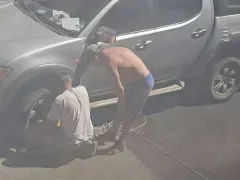 Шок в София: Служител на ЦГМ в бой заради скоба!