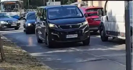 Защо Румен Радев се движи като наркобос с кортеж от 8 лимузини?