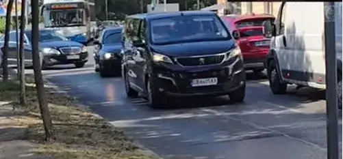 Защо Румен Радев се движи като наркобос с кортеж от 8 лимузини?