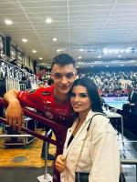 Шок! Гаджето на Алекс Николов е двойничка на Емили Ратайковски!