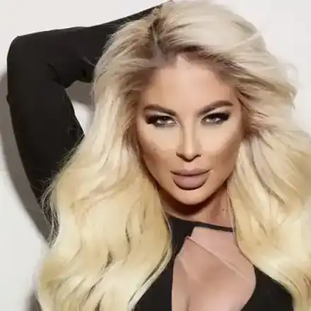 Андреа се похвали с новото си "Порше"