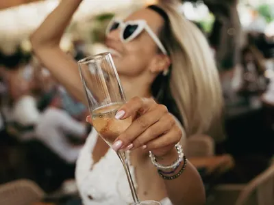 Антоанет Пепе се омъжи и си показа гащите