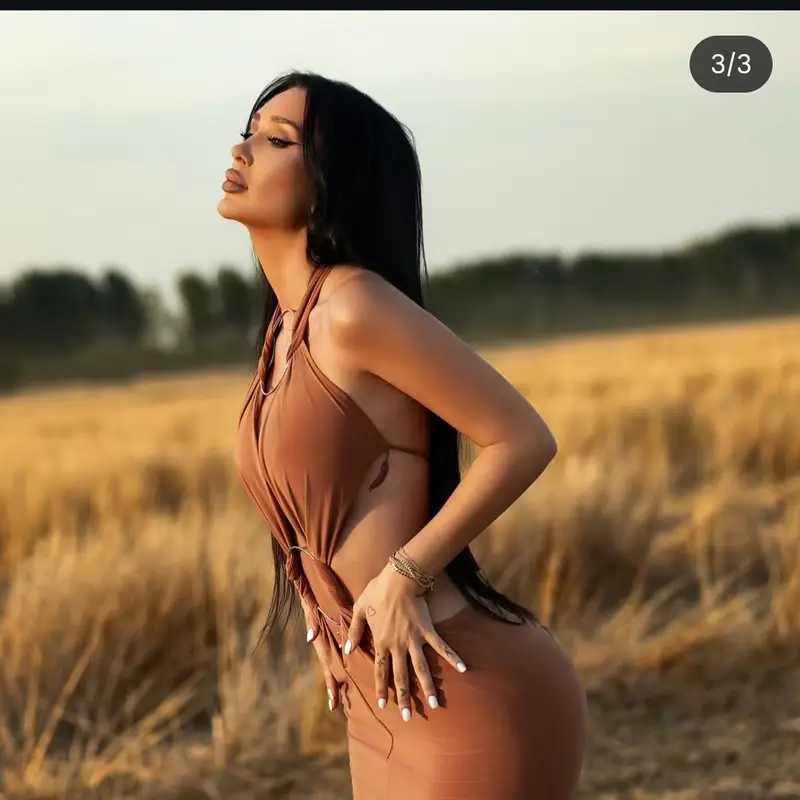 Атижа показа новите си устни и седалище